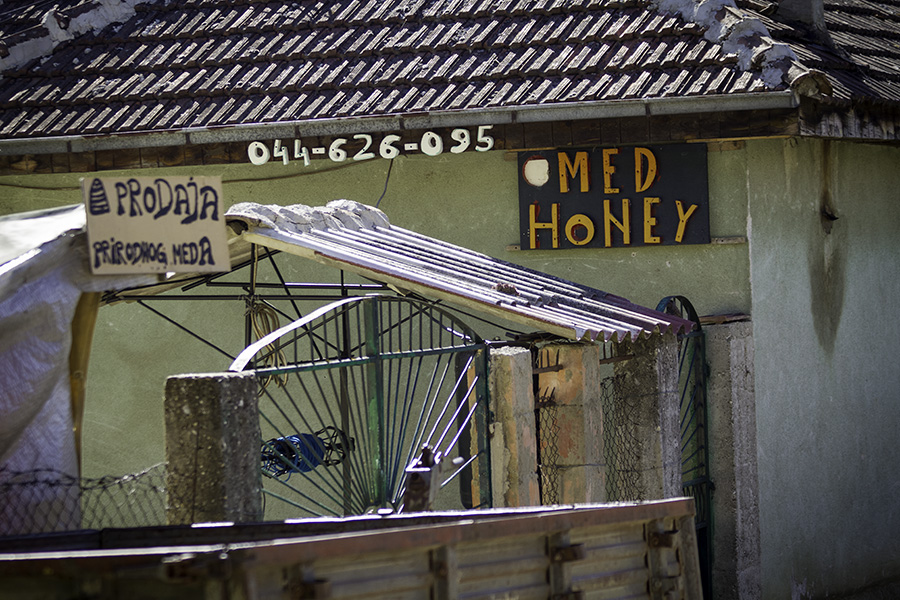 003 Honey for sale in Hoçë e Madhe/Velika Hoča, Kosovo, 2016